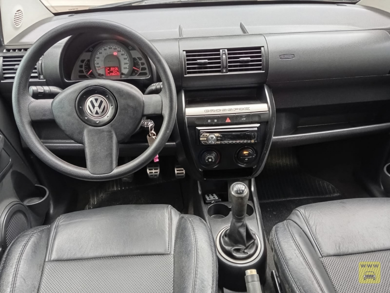 VOLKSWAGEN CROSSFOX. Veículo ALMEIDA CARROS