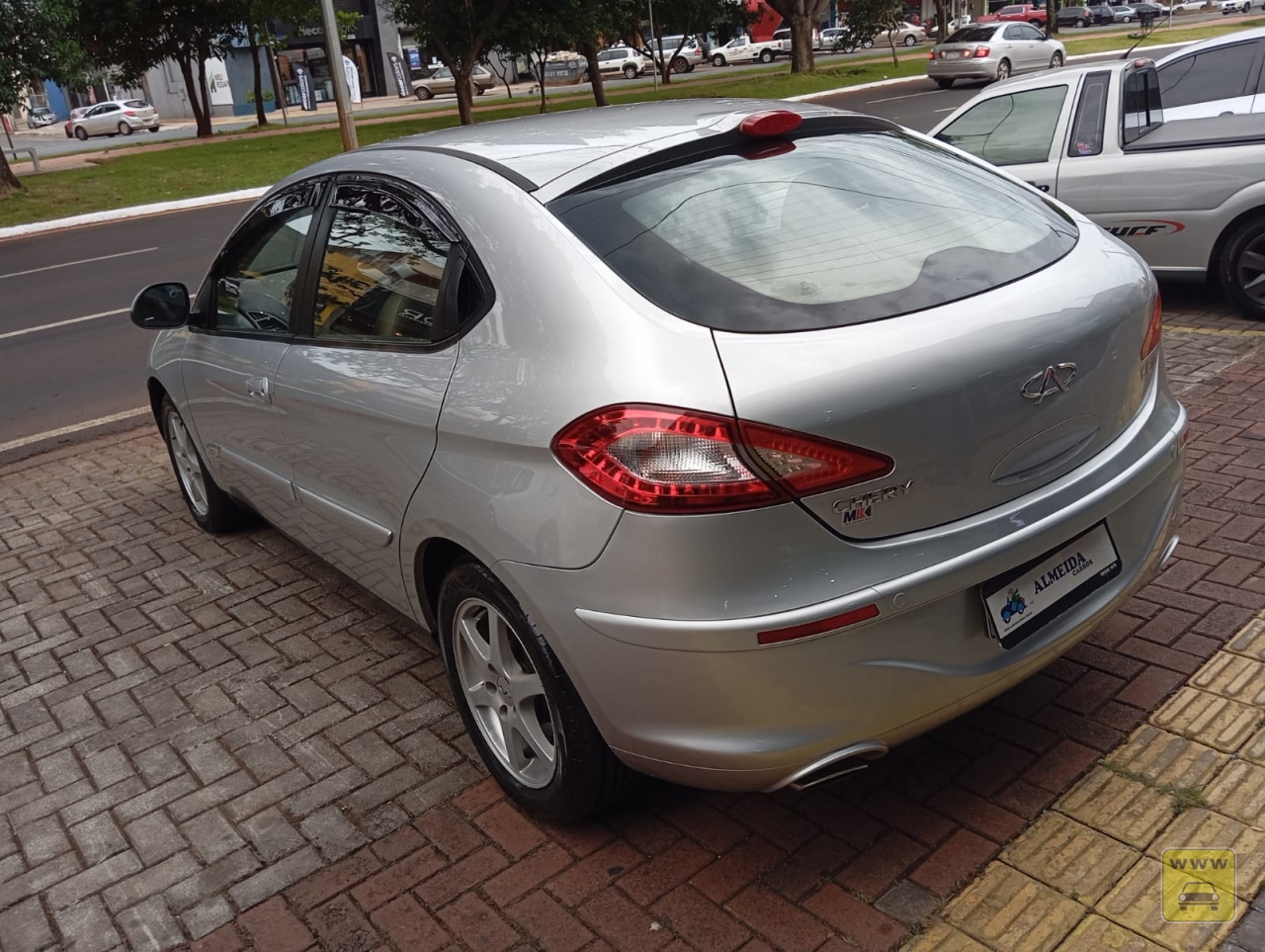 CAOA CHERY CIELO 1.6 HATCH. Veículo ALMEIDA CARROS