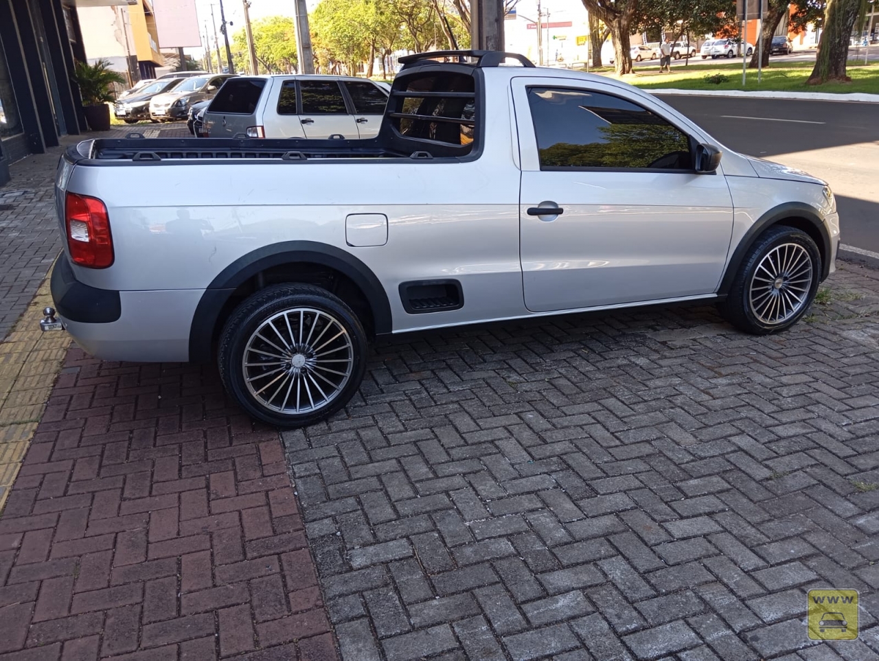 VOLKSWAGEN SAVEIRO TRENDLINE. Veículo ALMEIDA CARROS