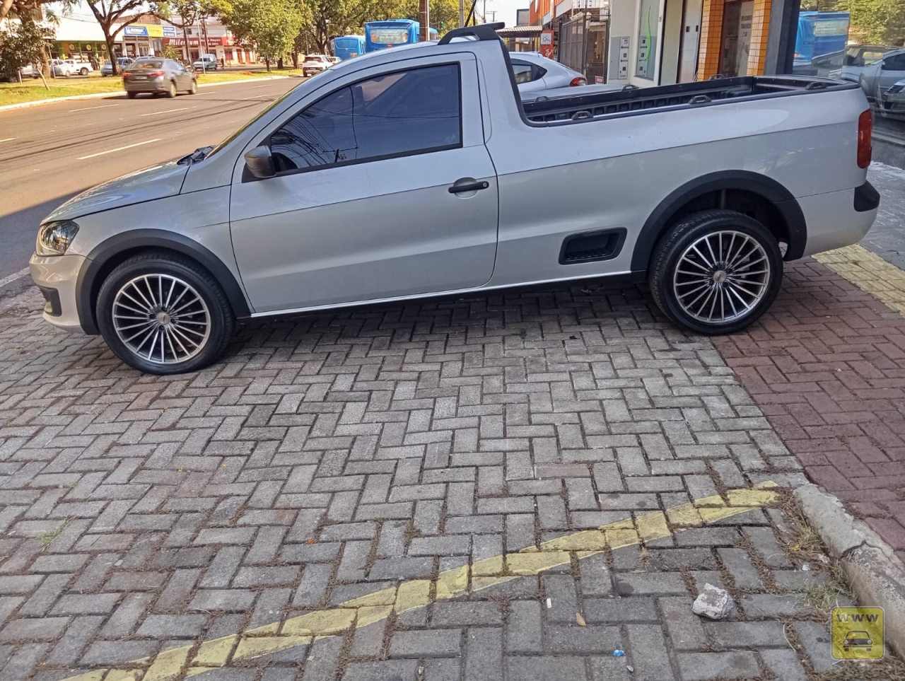 VOLKSWAGEN SAVEIRO TRENDLINE. Veículo ALMEIDA CARROS