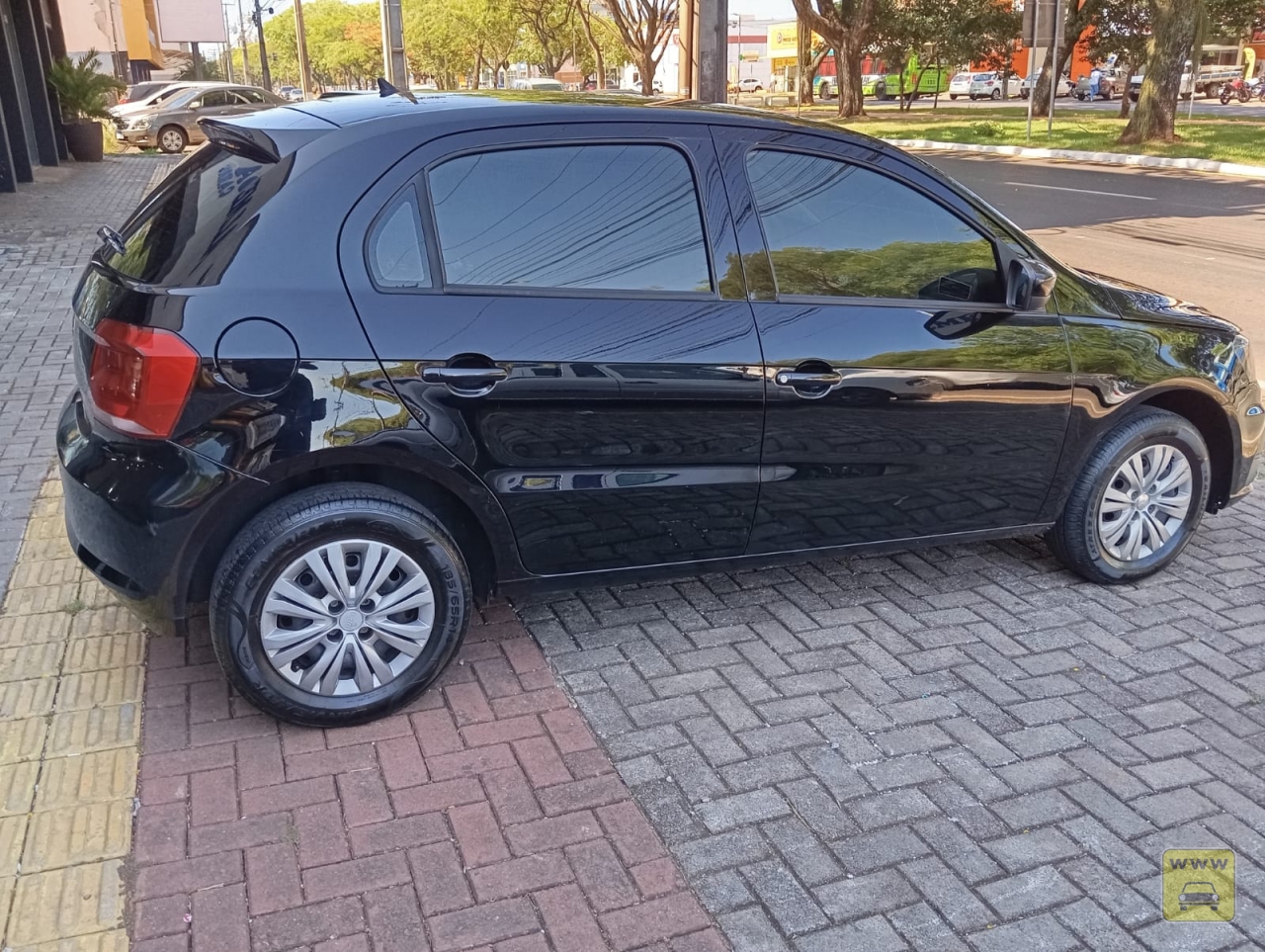 VOLKSWAGEN GOL TRENDLINE 1.0. Veículo ALMEIDA CARROS