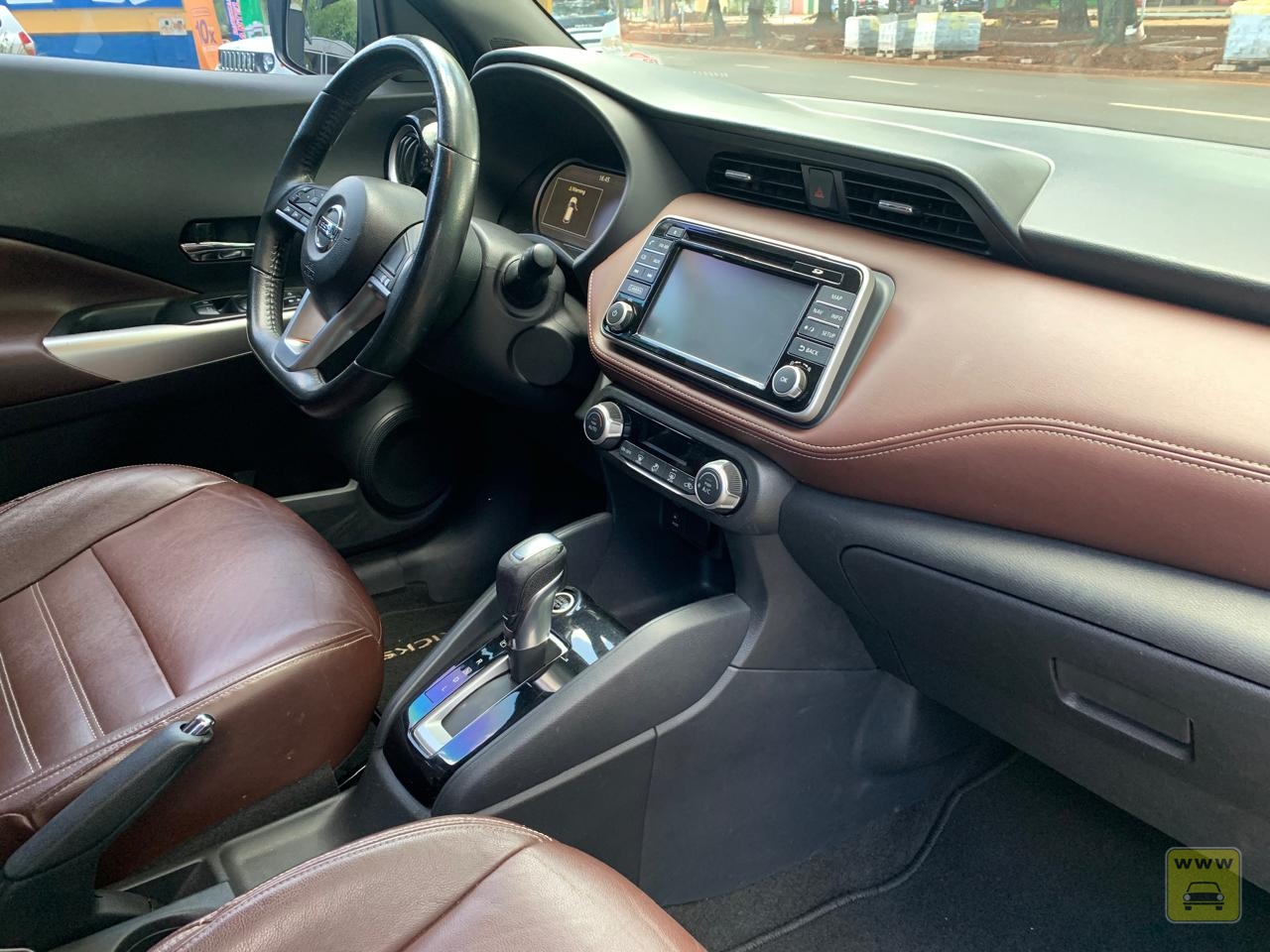 NISSAN KICKS SL CVT