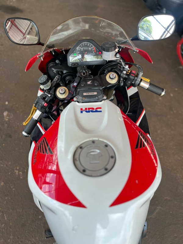 HONDA CBR 1000 RR Fireblade. Veículo D1 Multimarcas